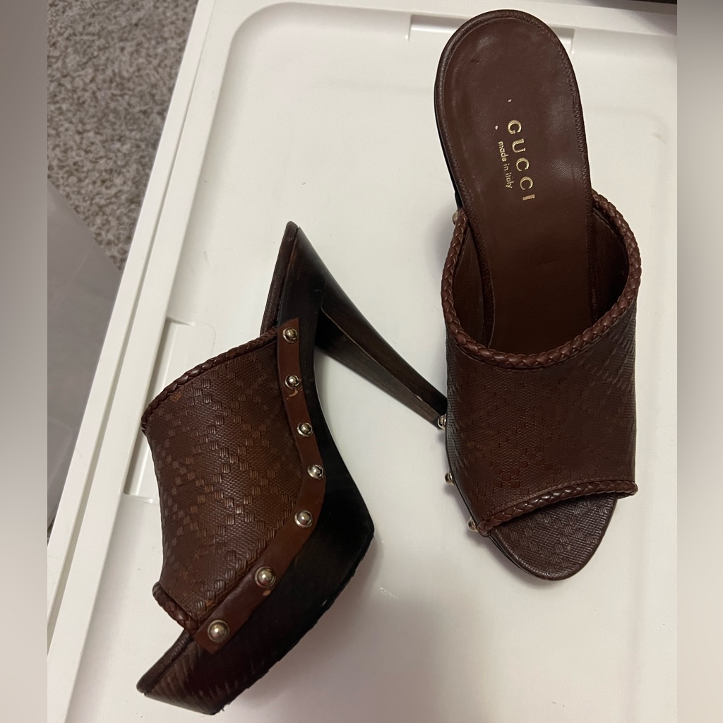 Brown Suecos Gucci Shoes Size 7